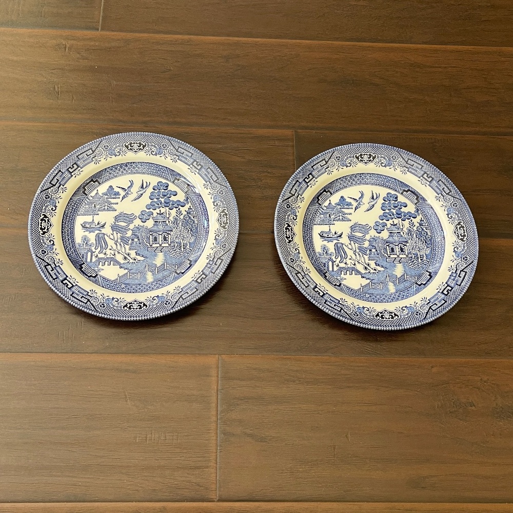 CHURCHILL China (England) BLUE WILLOW 10 1/4" Dinner Plates (set of 2) NWOT!